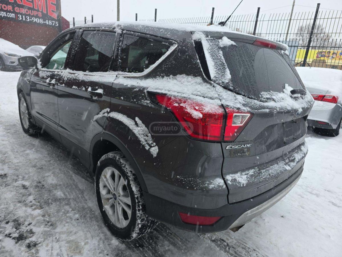 Ford Escape 2019 — photo 2