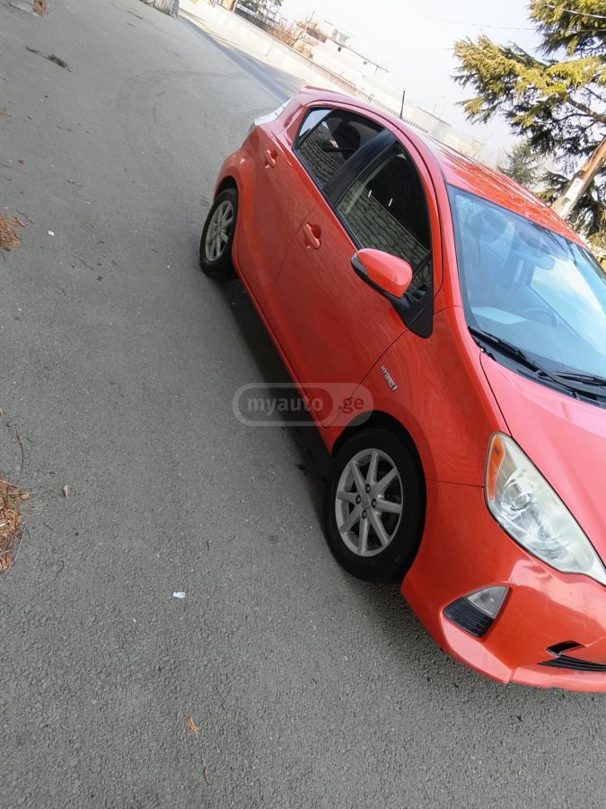 Toyota Prius 2012 — photo 2