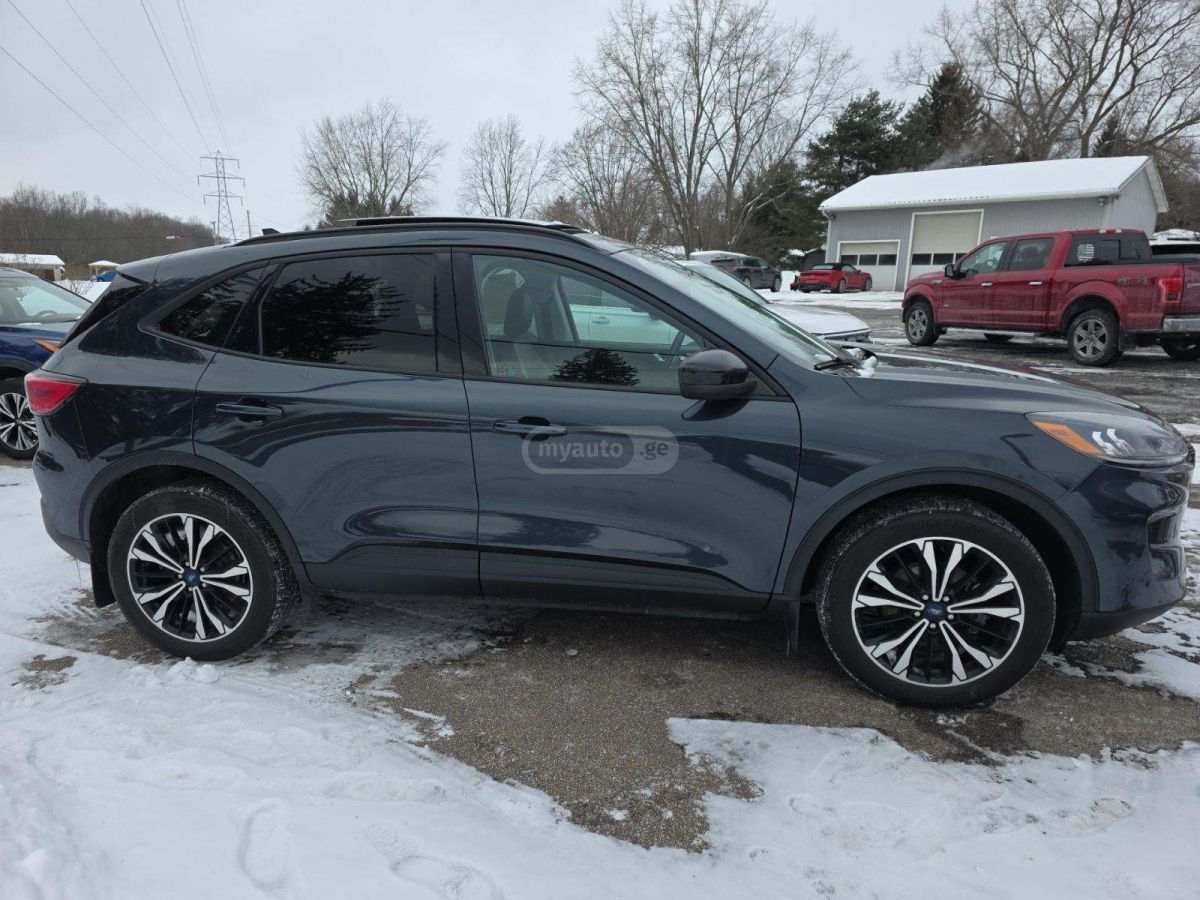 Ford Escape 2022 — photo 2