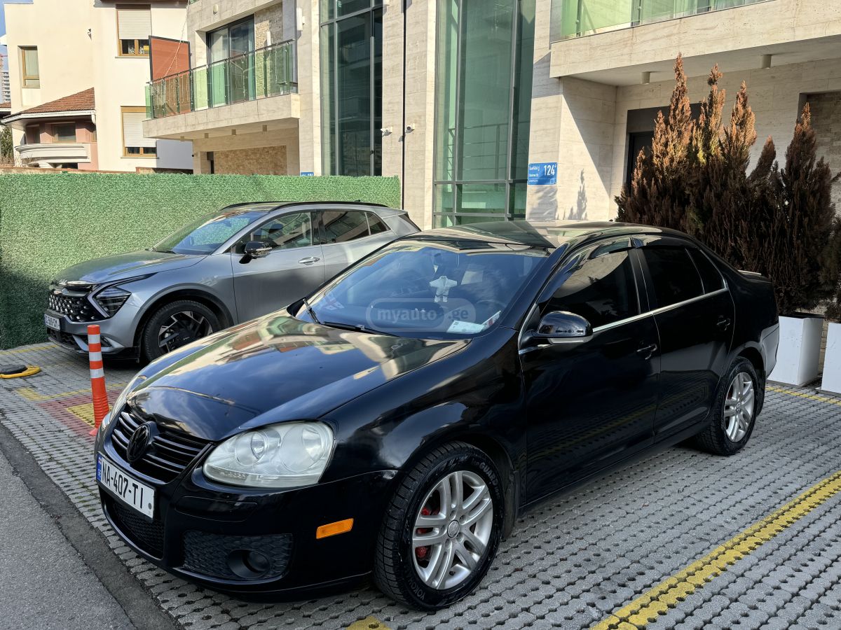 Volkswagen Jetta 2010 — photo 2