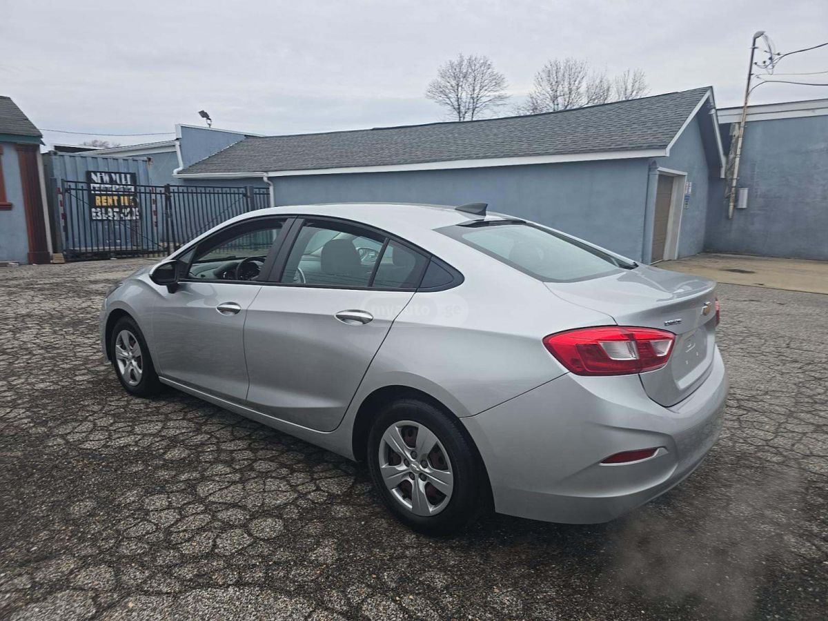 Chevrolet Cruze 2017 — photo 2