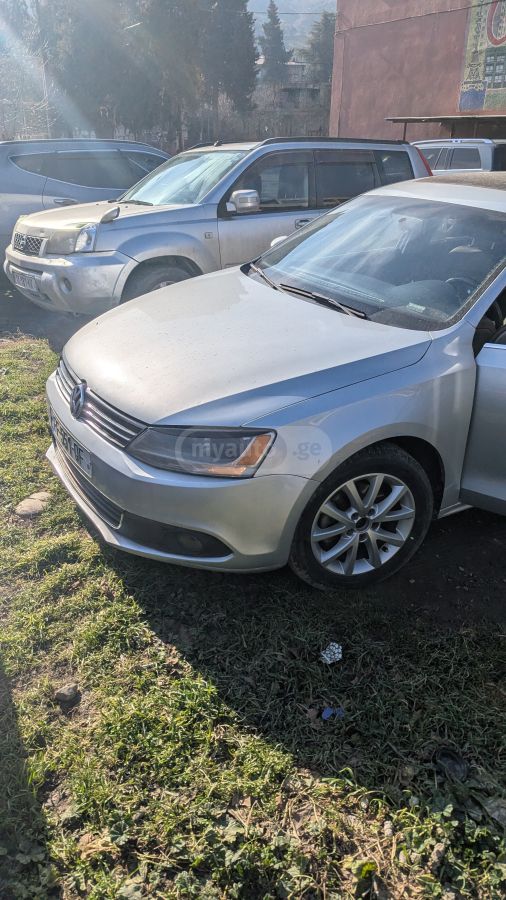 Volkswagen Jetta 2012 — photo 2