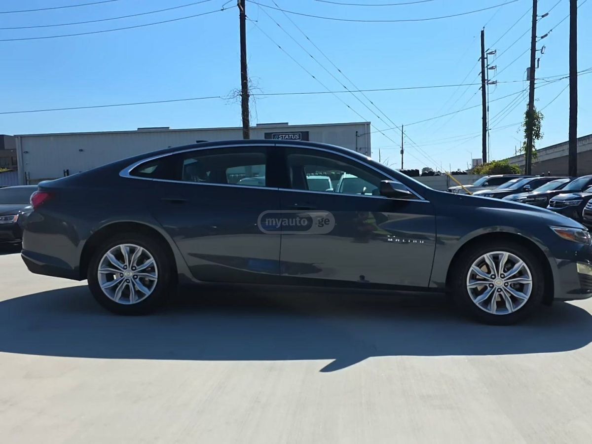 Chevrolet Malibu 2019 — photo 2