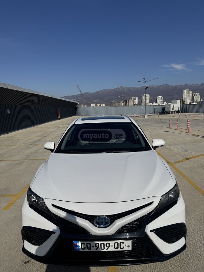 Toyota Camry 2021 — photo 2