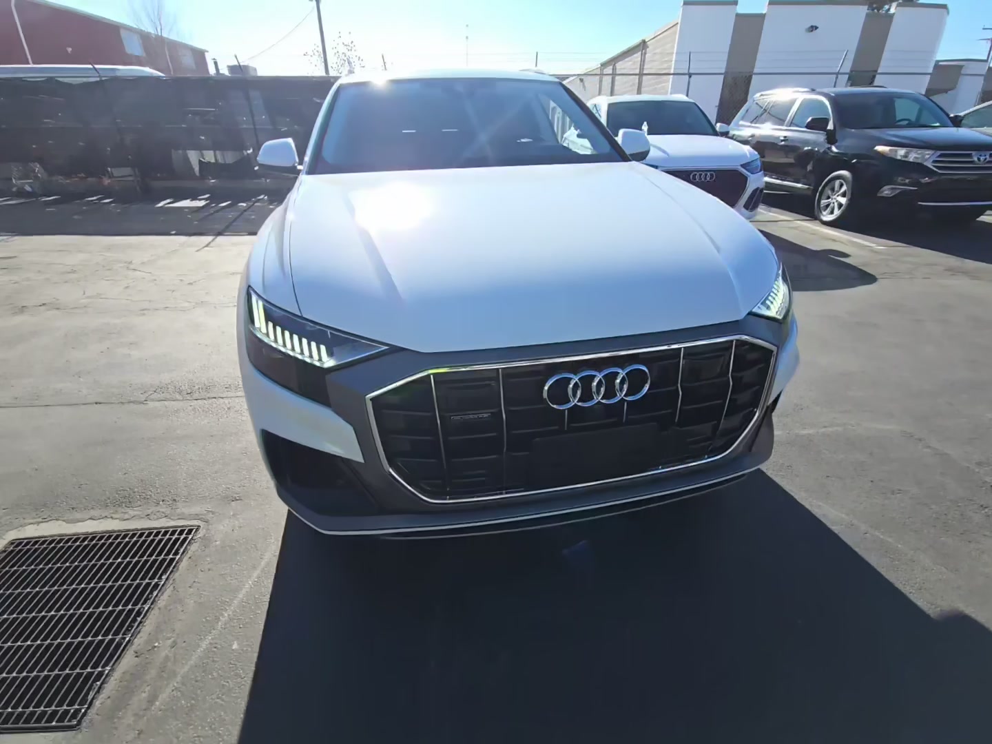 Audi Q8 2023 — photo 2
