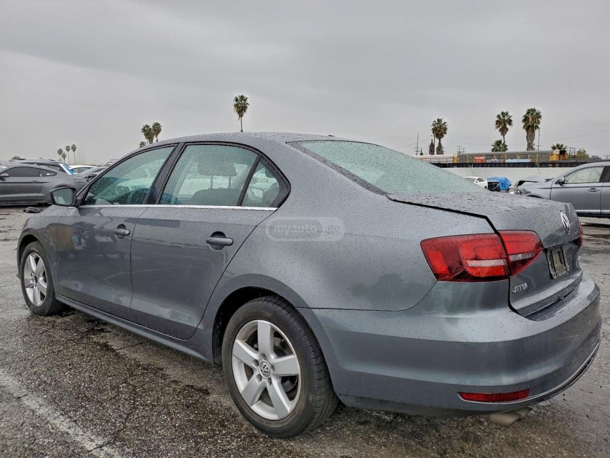 Volkswagen Jetta 2017 — photo 2