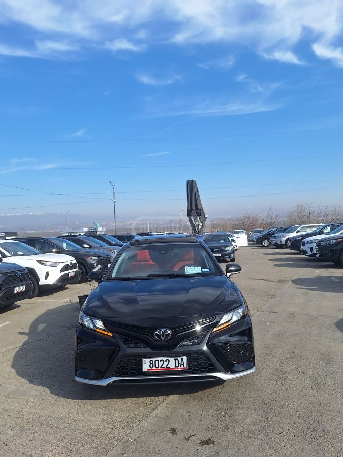 Toyota Camry 2021 — photo 2
