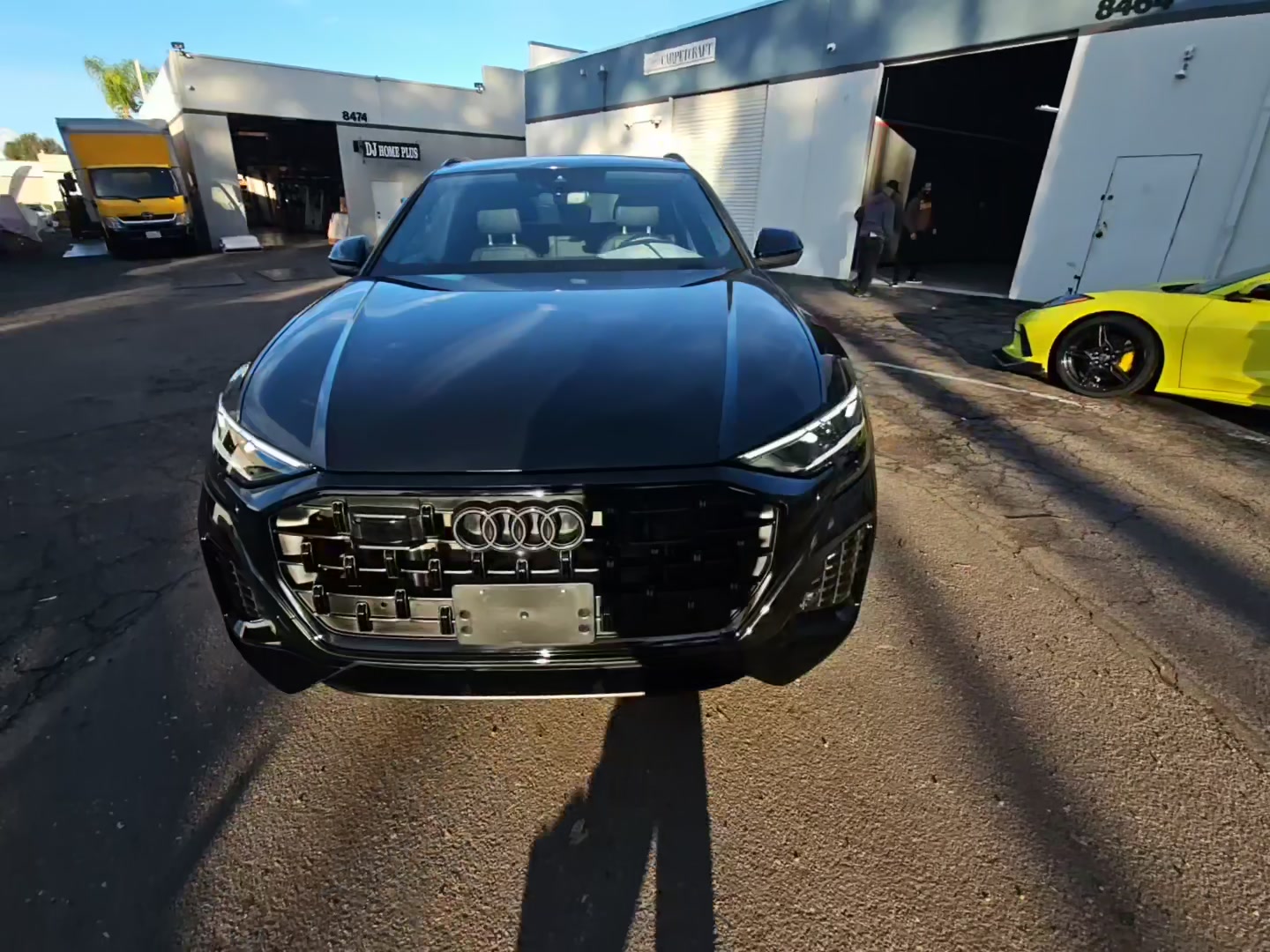Audi Q8 2025 — photo 2