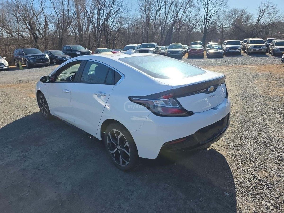 Chevrolet Volt 2017 — photo 2