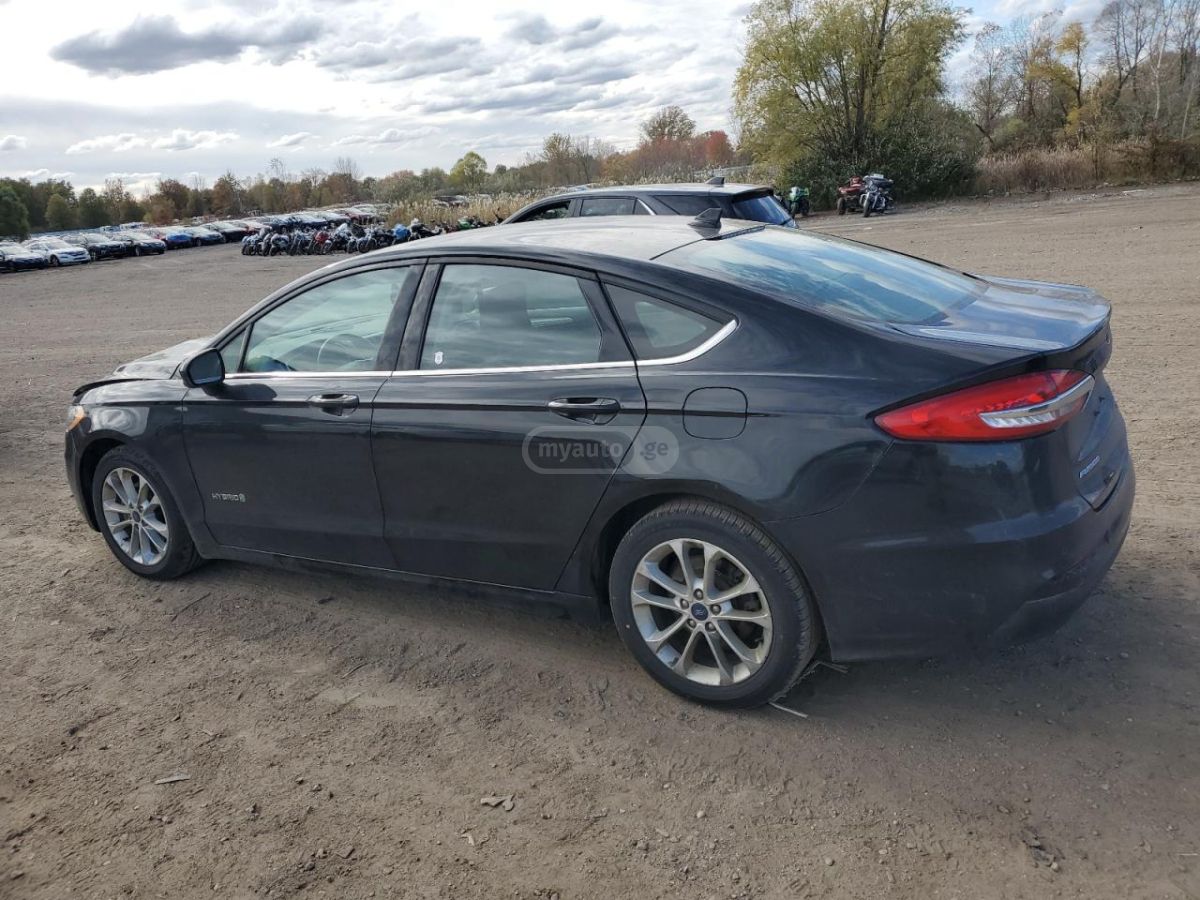 Ford Fusion 2019 — photo 2
