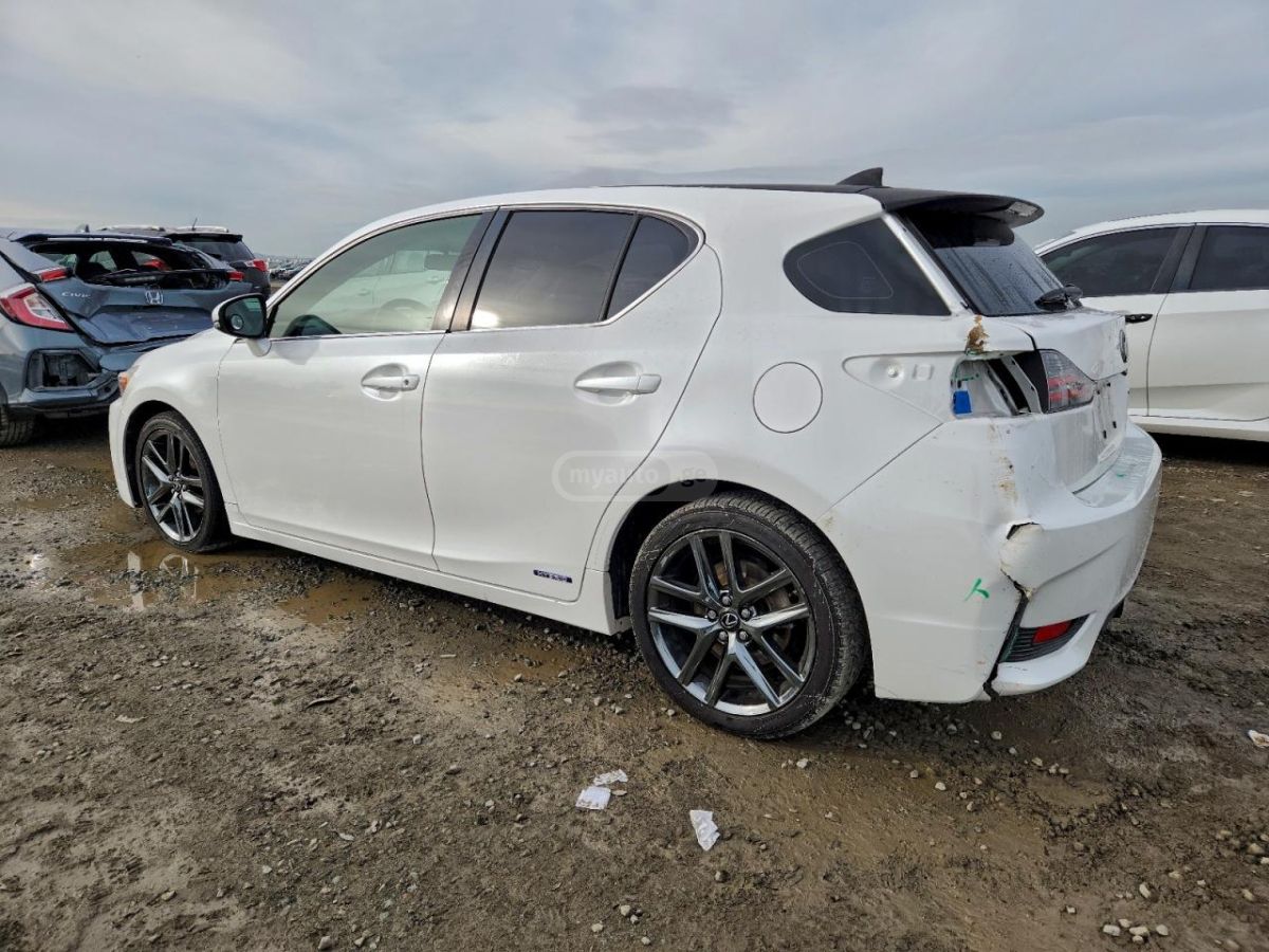 Lexus CT 200 h 2015 — photo 2