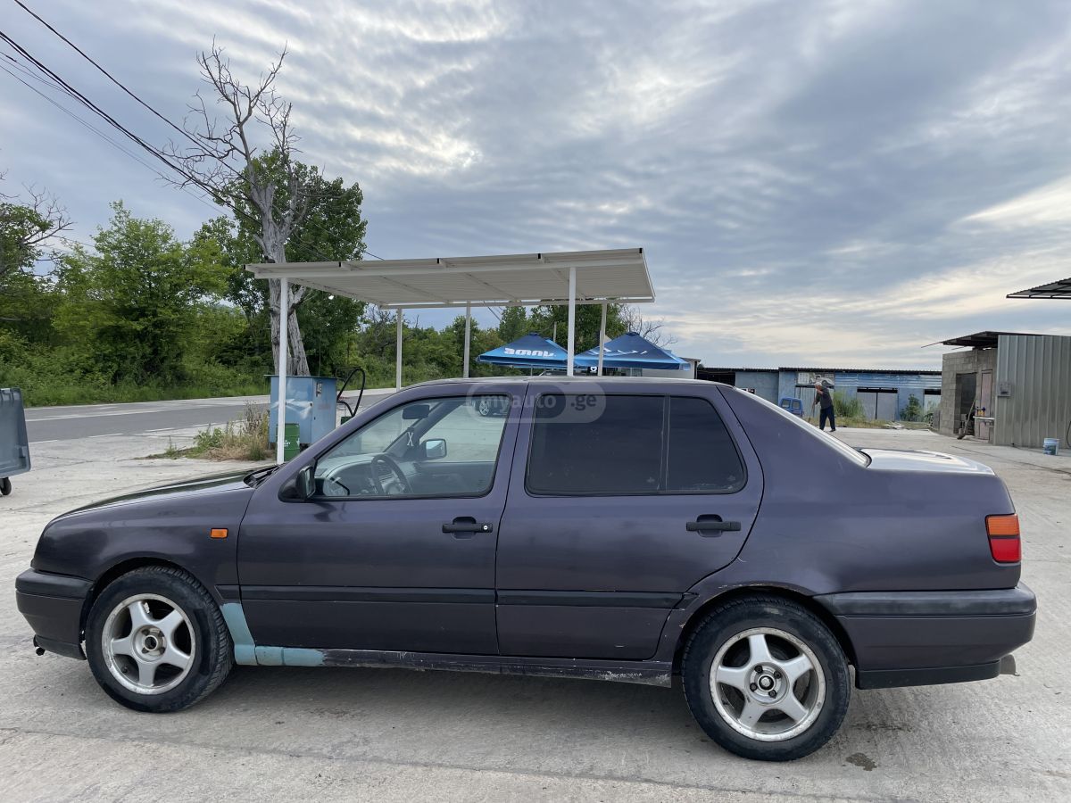 Volkswagen Vento 1994 — photo 2