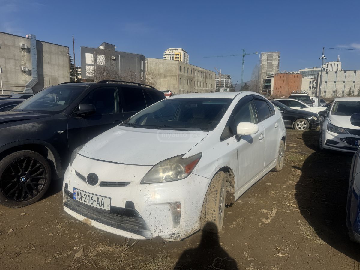 Toyota Prius 2014 — photo 2