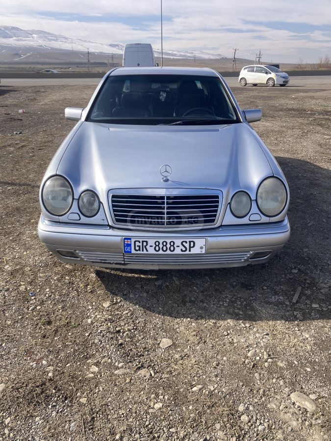 Mercedes-Benz E 240 1998 — photo 2