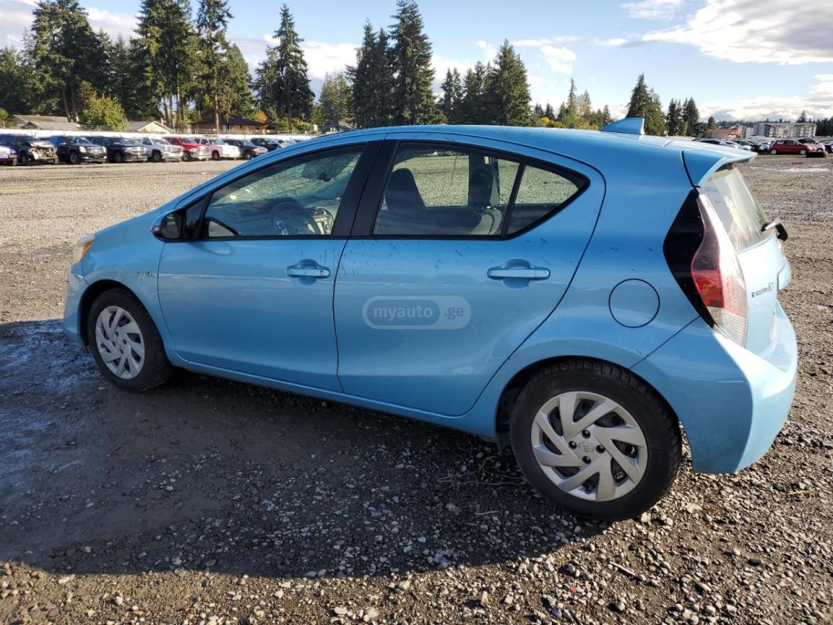 Toyota Prius 2015 — photo 2