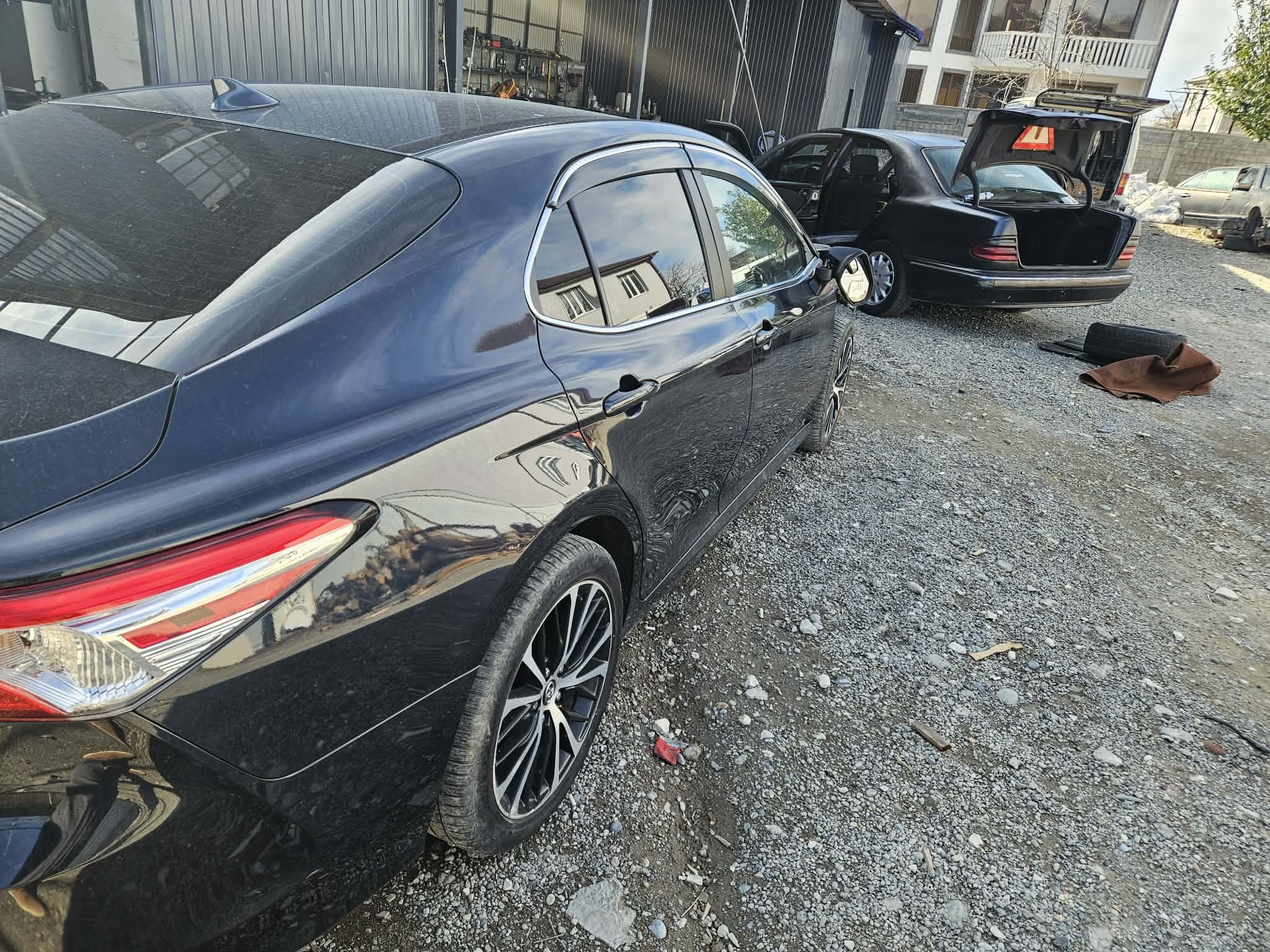 Toyota Camry 2019 — photo 2