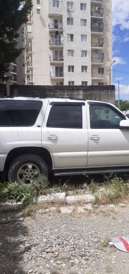 Chevrolet Tahoe 2003 — photo 2