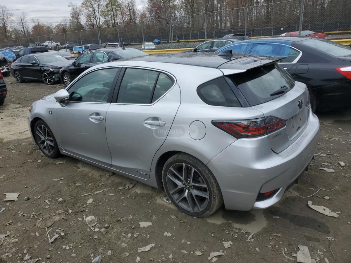 Lexus CT 200 h 2016 — photo 2