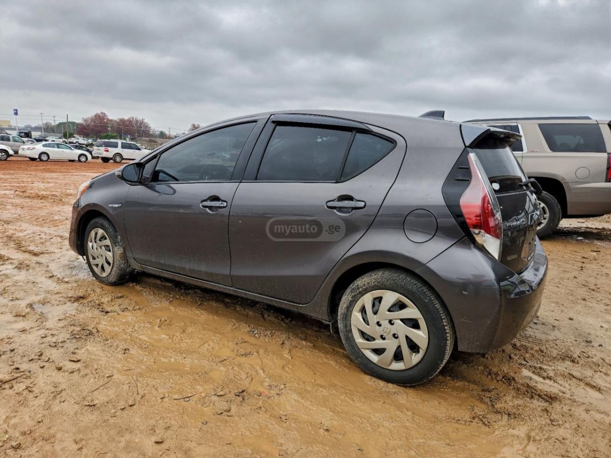 Toyota Prius 2015 — photo 2