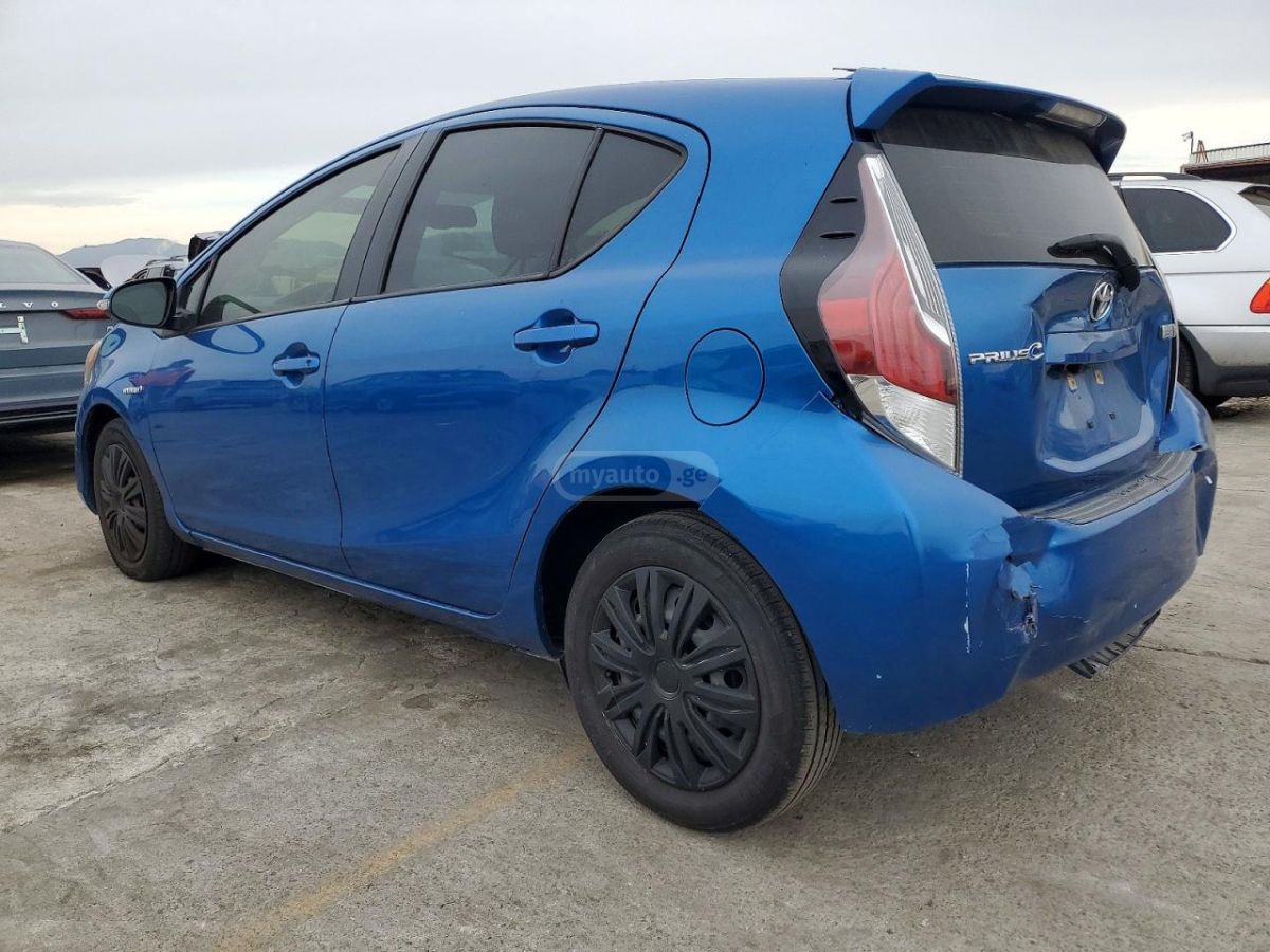 Toyota Prius 2016 — photo 2