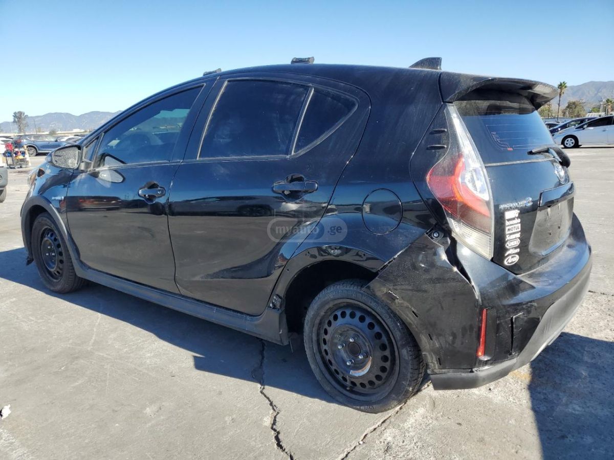 Toyota Prius 2018 — photo 2