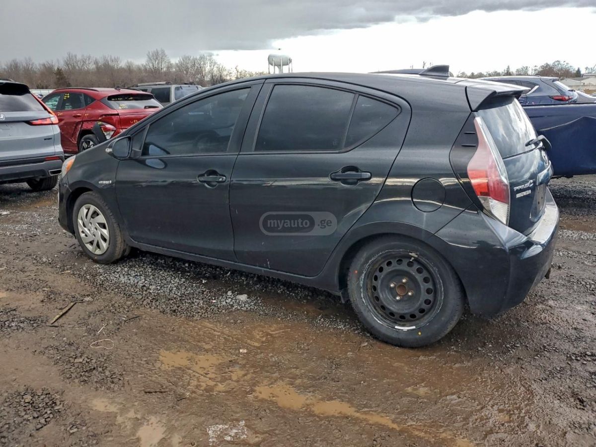 Toyota Prius 2015 — photo 2