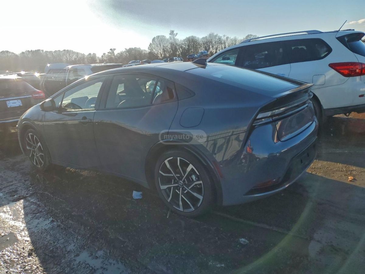 Toyota Prius 2024 — photo 2
