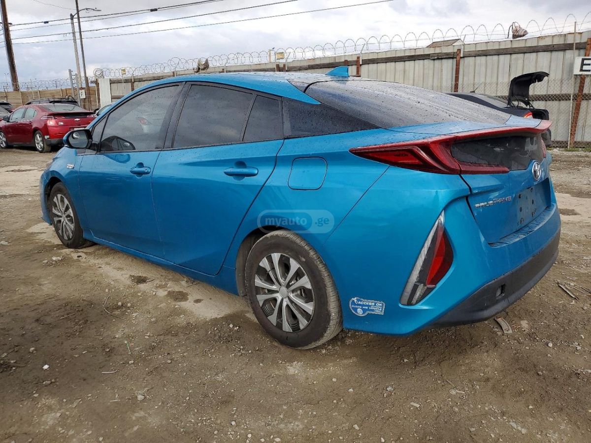 Toyota Prius 2018 — photo 2