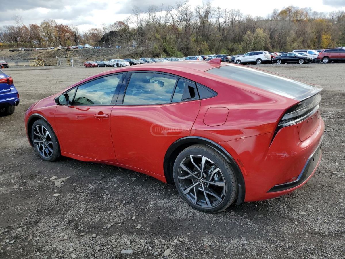 Toyota Prius 2024 — photo 2