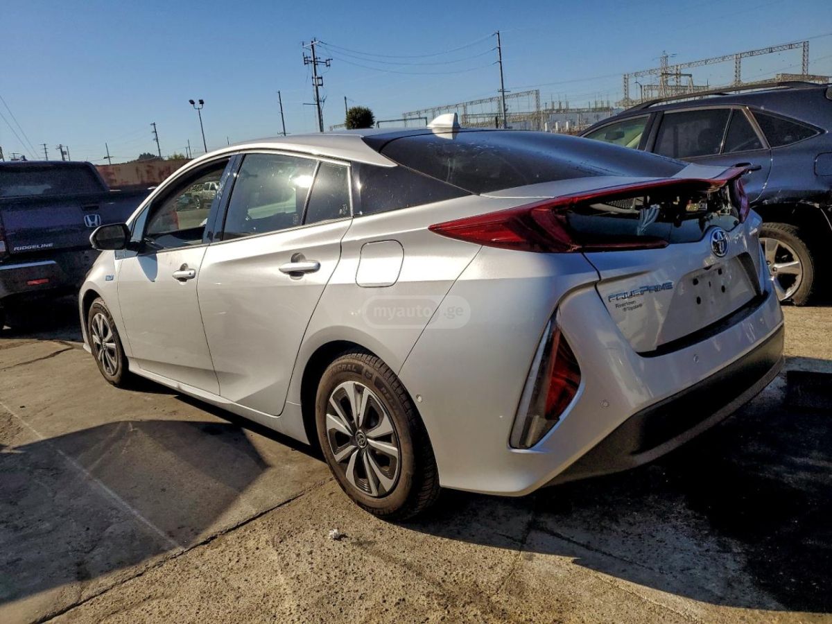 Toyota Prius 2018 — photo 2