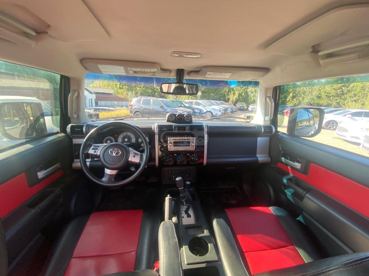Toyota FJ Cruiser 2006 — photo 2