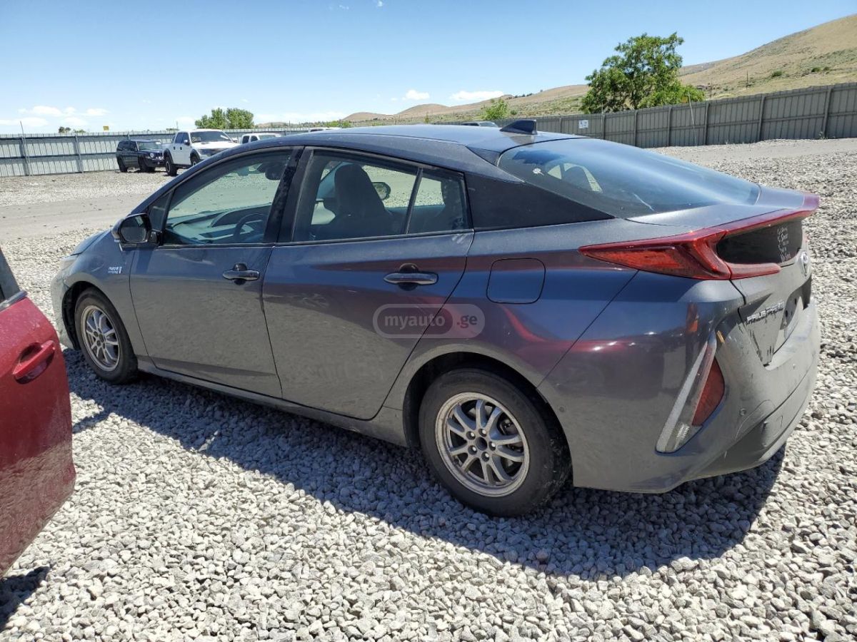 Toyota Prius 2020 — photo 2