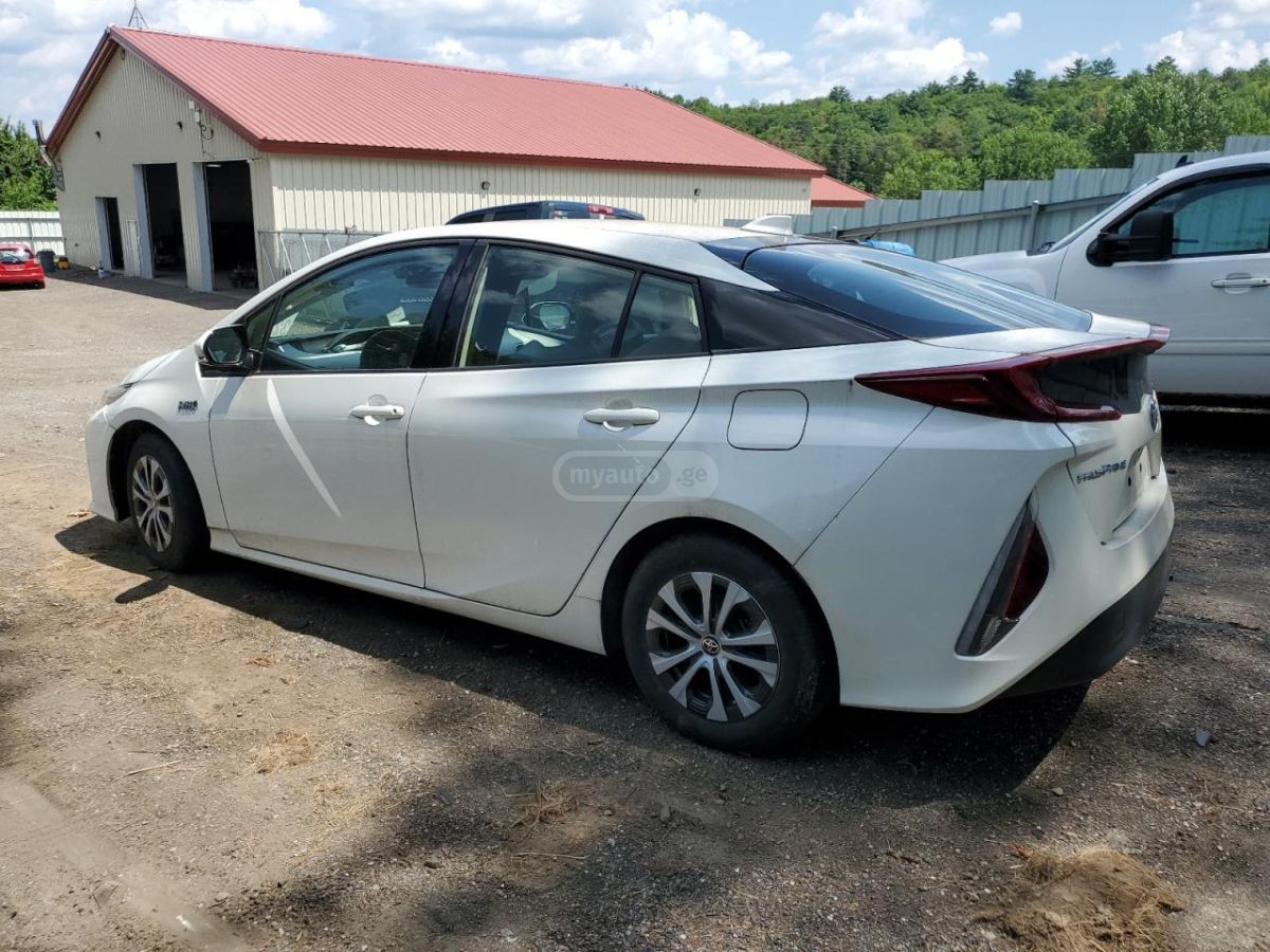 Toyota Prius 2020 — photo 2