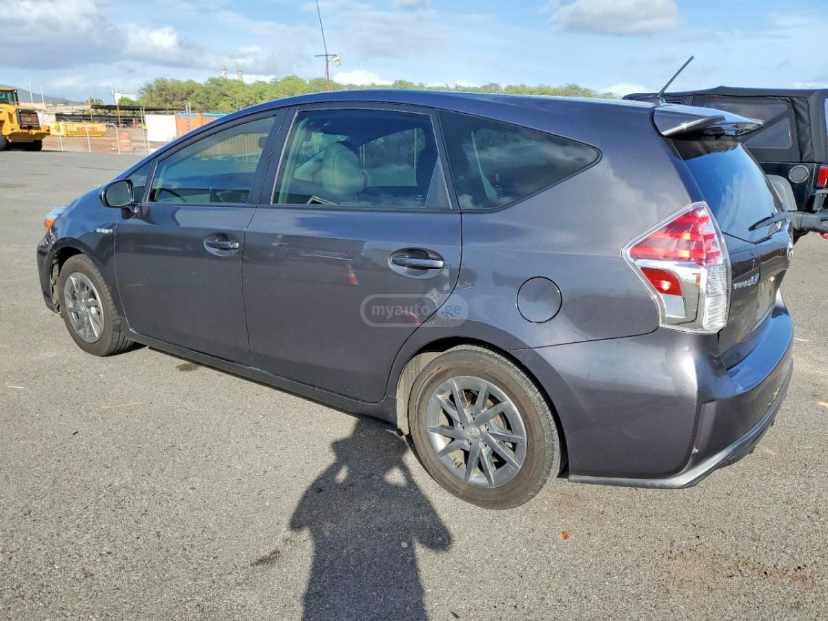 Toyota Prius 2017 — photo 2