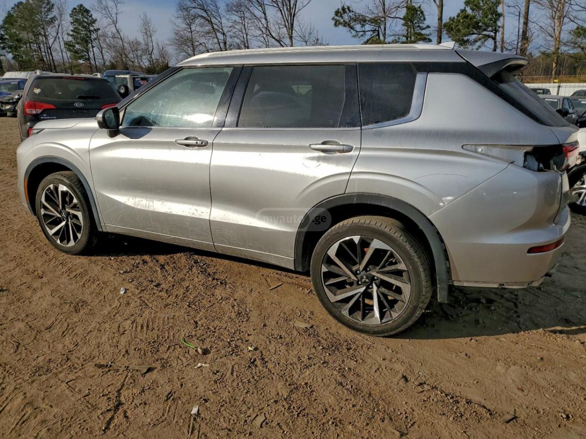 Mitsubishi Outlander 2022 — photo 2