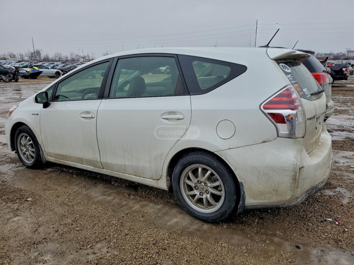 Toyota Prius 2015 — photo 2