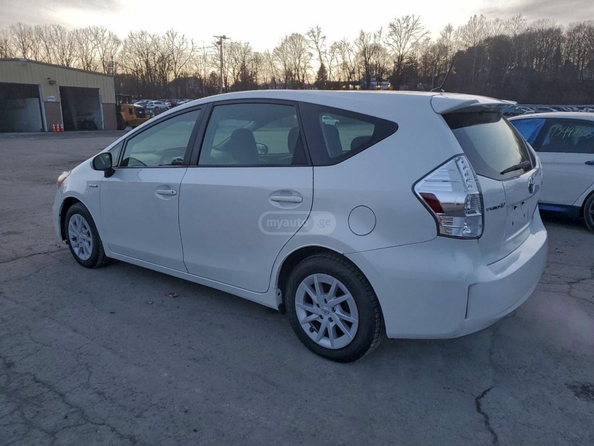 Toyota Prius 2014 — photo 2