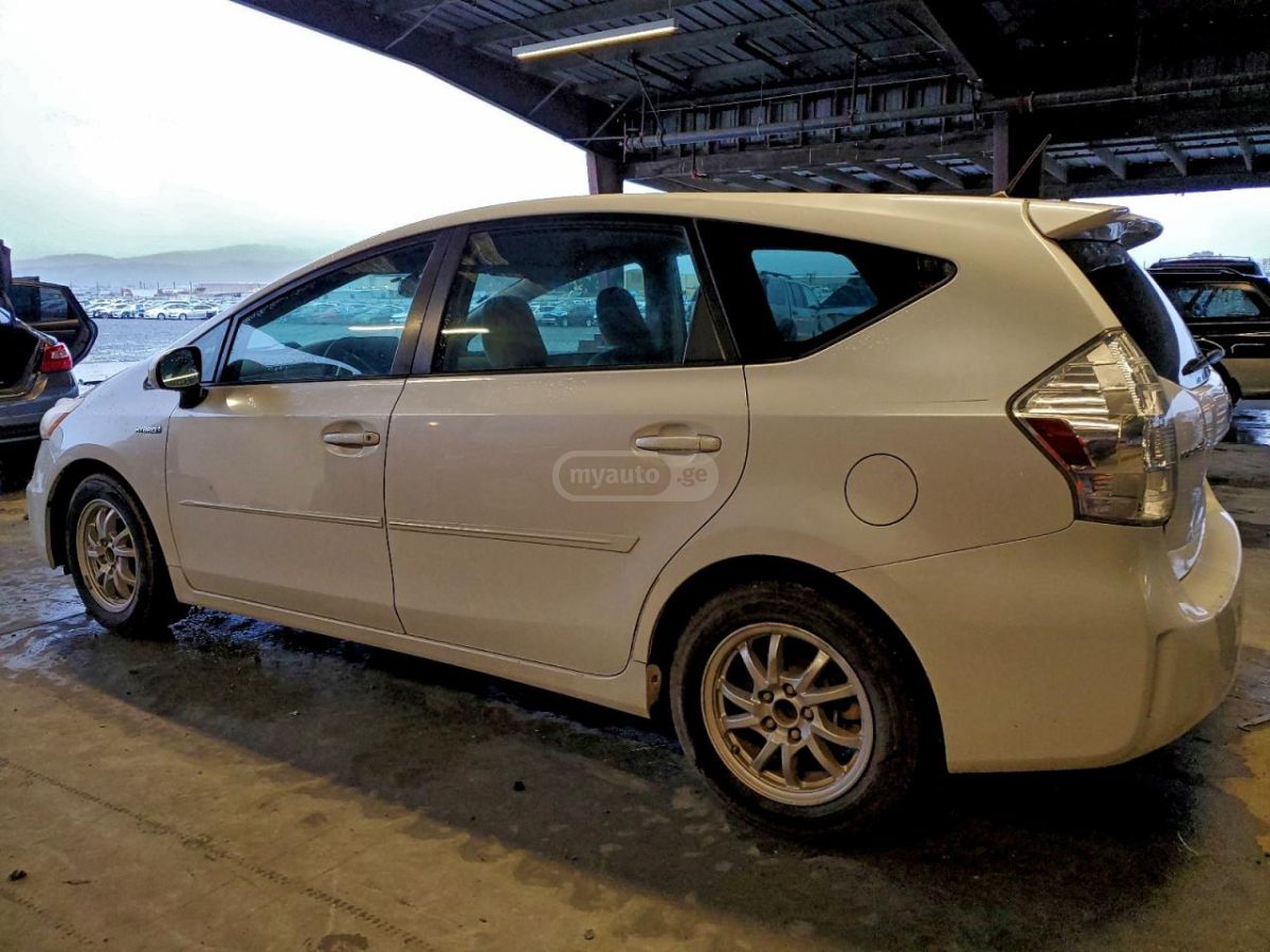 Toyota Prius 2014 — photo 2