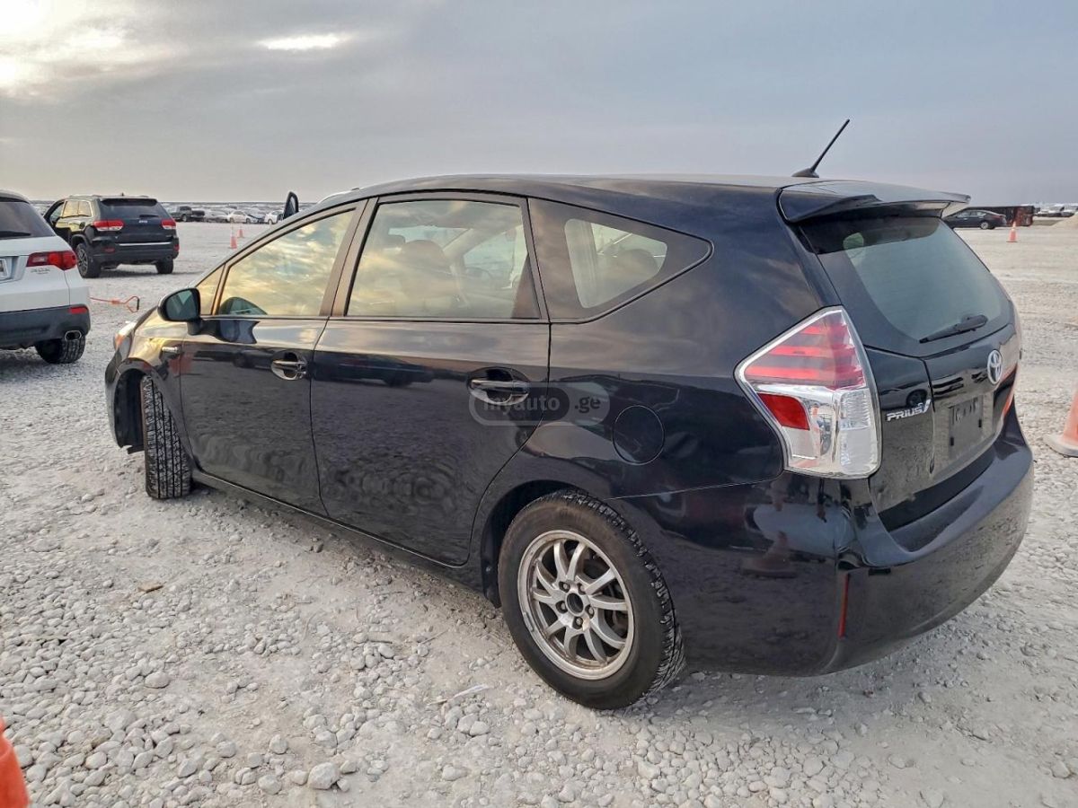 Toyota Prius 2015 — photo 2