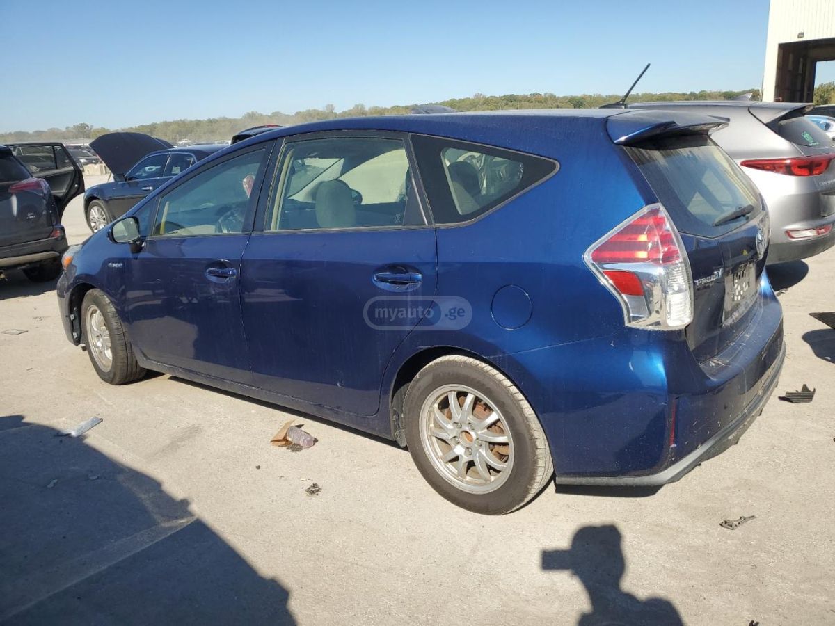 Toyota Prius 2015 — photo 2
