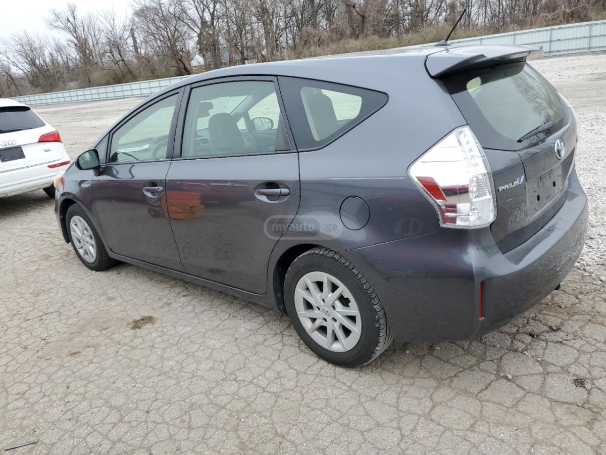 Toyota Prius 2014 — photo 2