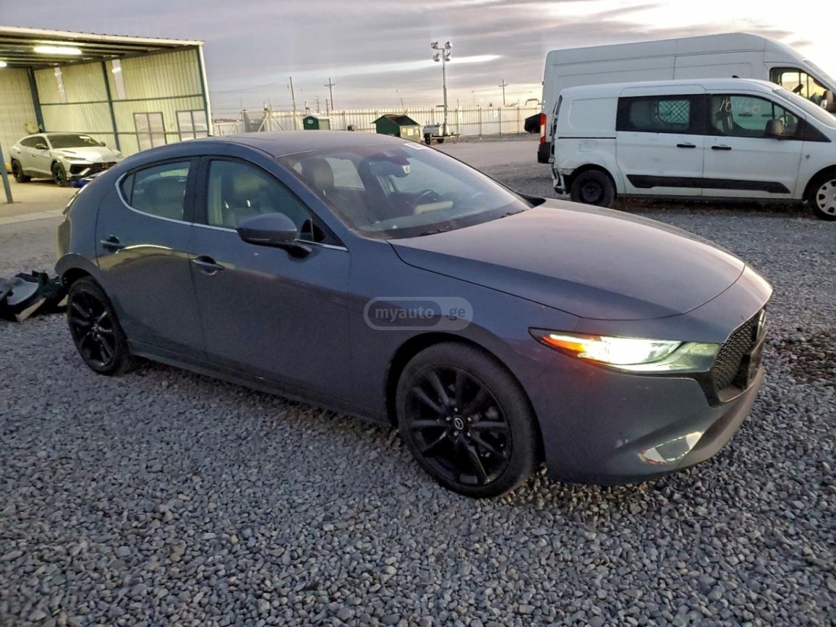 Mazda Mazda3 2022 — photo 2