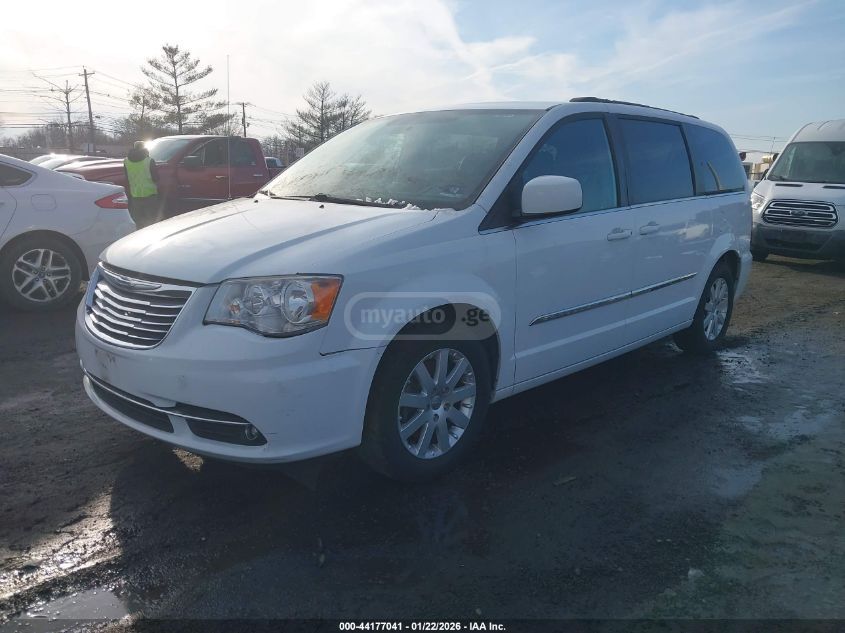 Chrysler Town and Country 2015 — photo 2