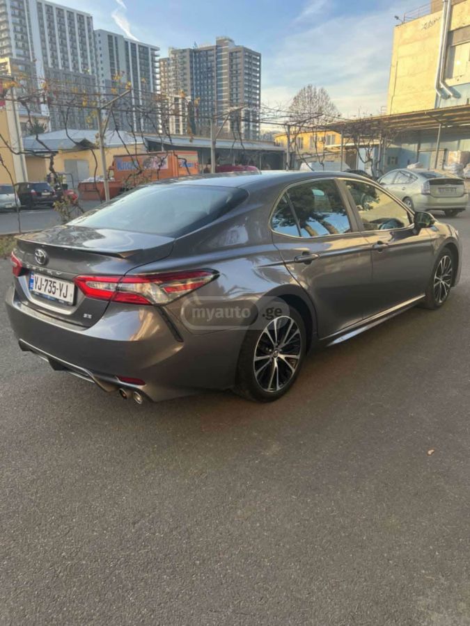 Toyota Camry 2018 — photo 2