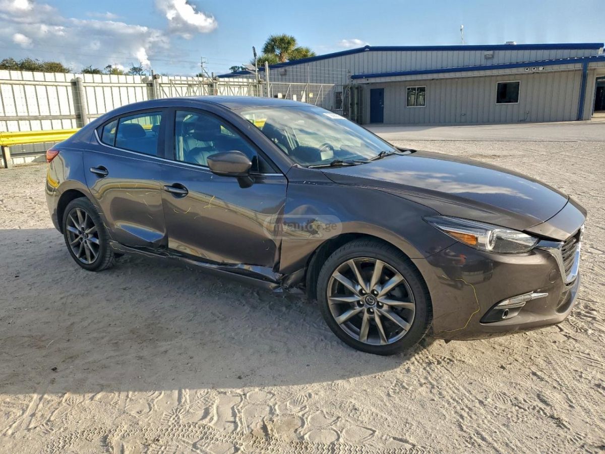 Mazda Mazda3 2019 — photo 2