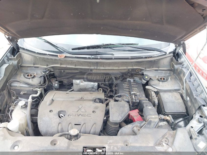 Mitsubishi Outlander 2015 — photo 2
