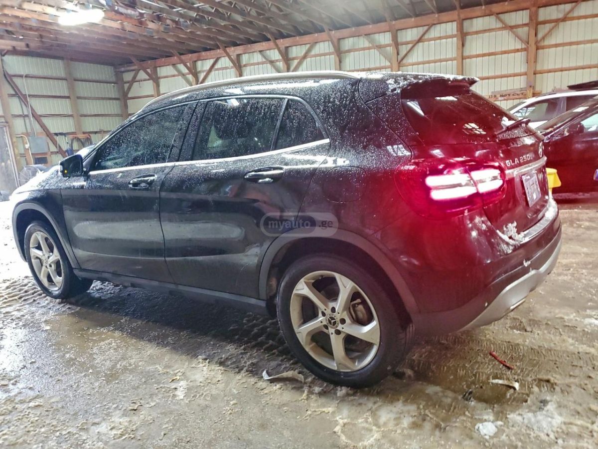Mercedes-Benz GLA 250 2018 — photo 2