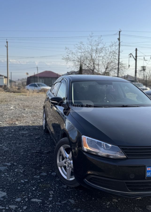 Volkswagen Jetta 2012 — photo 2