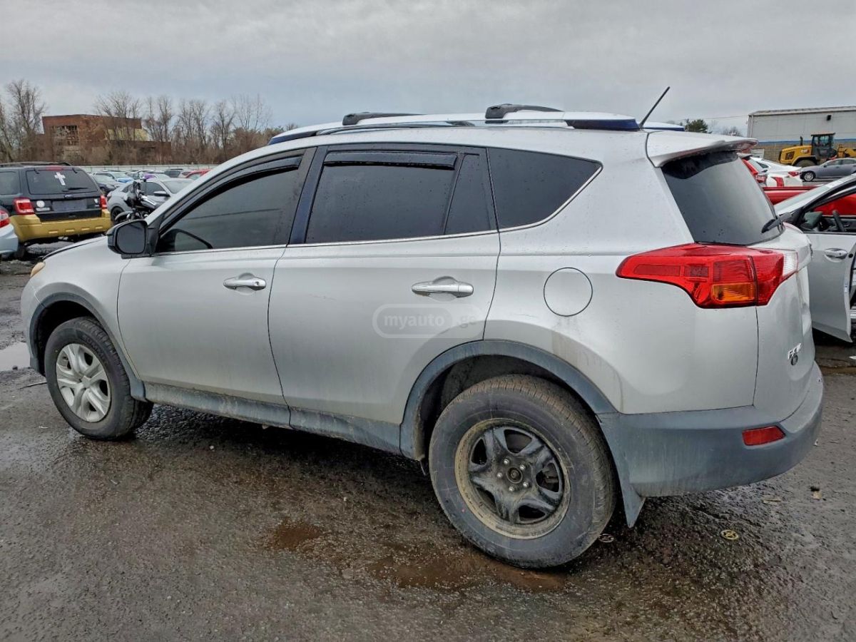 Toyota RAV4 2015 — photo 2
