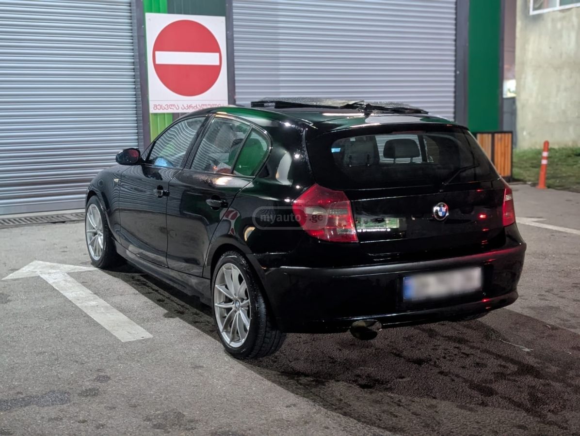 BMW 118 2009 — photo 2